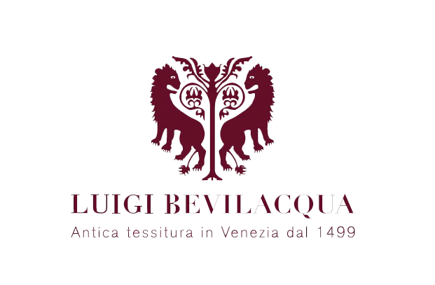 Logo für Luigi Bevilacqua, ein altes venezianisches Textilhaus, mit zwei Löwen, die einen Baum in Burgunderrot flankieren