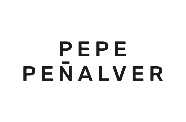 Der schwarze Text „PEPE PEÑALVER“ in einer fetten, serifenlosen Schriftart ist auf einem weißen Hintergrund zentriert.