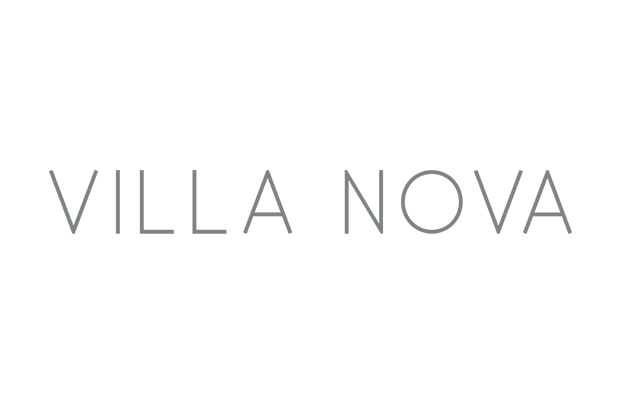 Der Text „VILLA NOVA“ in einer dünnen, hellgrauen serifenlosen Schriftart, zentriert auf einem schlichten weißen Hintergrund.