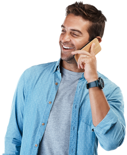 Homme en chemise bleue au téléphone.
