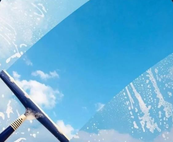 Fenster wird geputzt