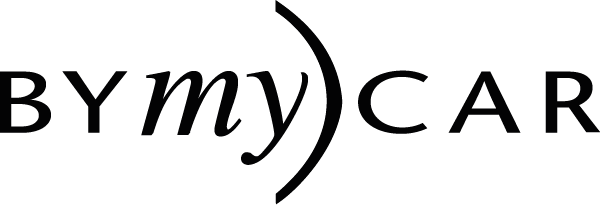 Logo « BYmy)CAR ». Texte noir avec une parenthèse incurvée remplaçant le « o » de « my ».