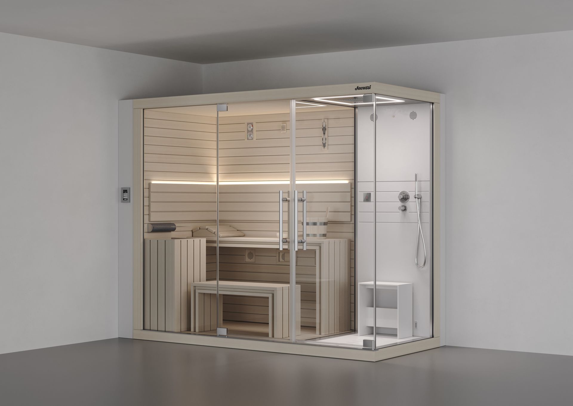 Sauna moderne avec parois en verre et cabine de douche, intérieur en bois clair, éclairage d'ambiance.