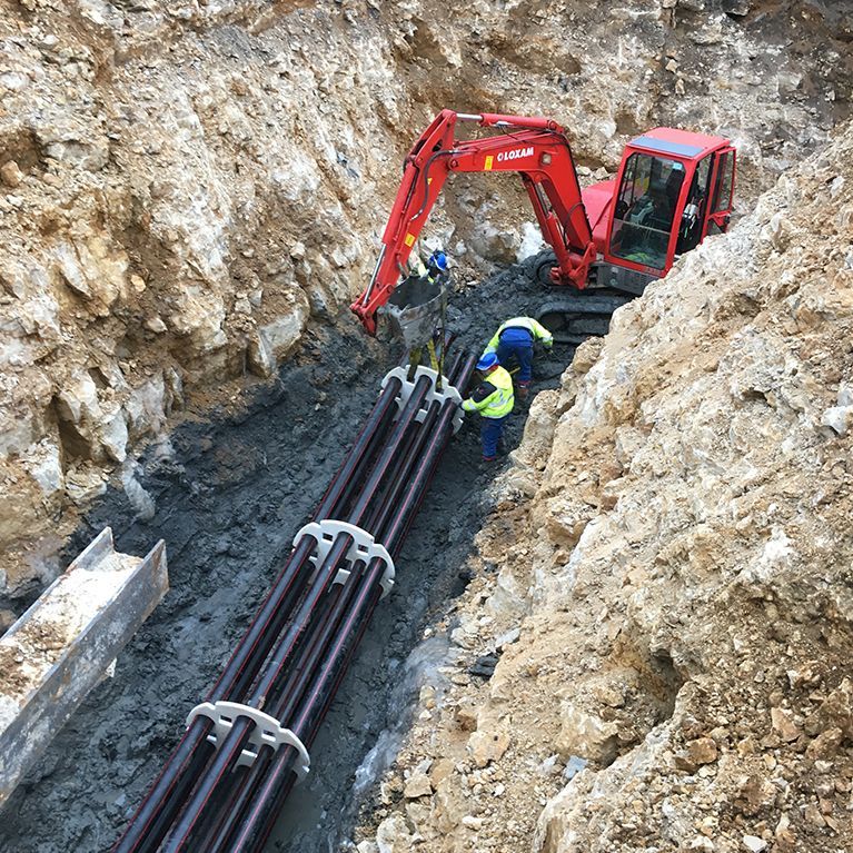 Tranvaux dans une tranchée.