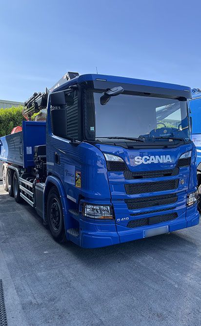 Camion bleu de l'entreprise Terca.