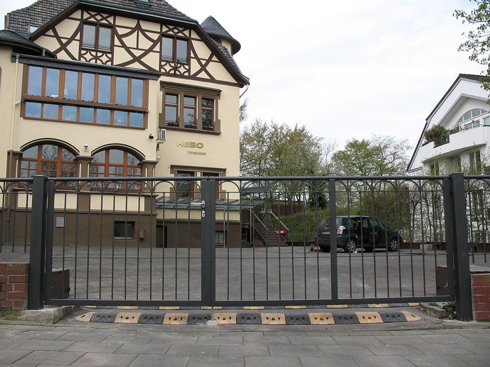 Ein Gebäude mit dem Wort WBO darauf
