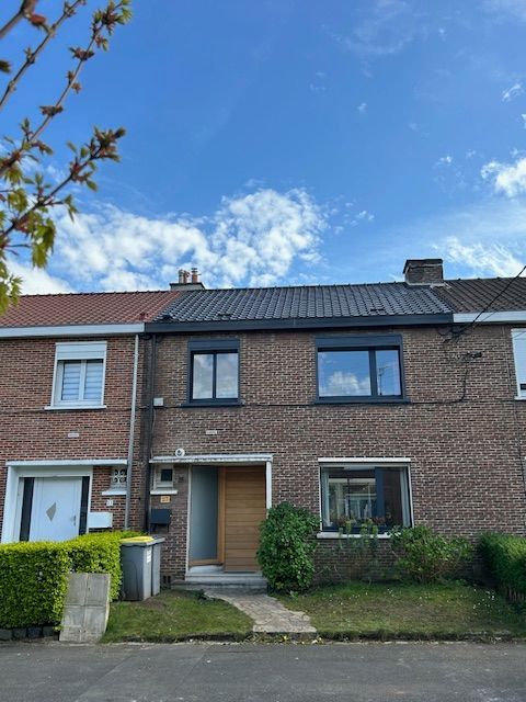 Une maison avec nouvelle couverture