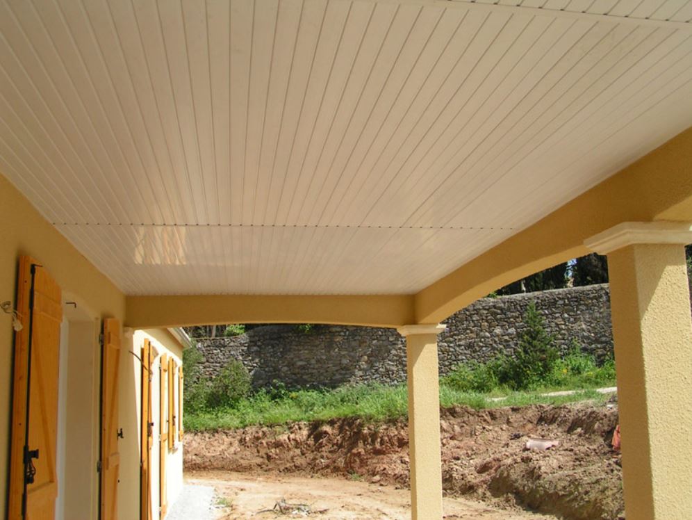 Lambris sous toiture PVC