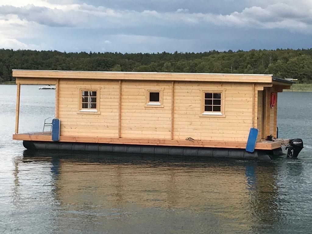 Bungalowfloß D10 Komfort | Außenansicht