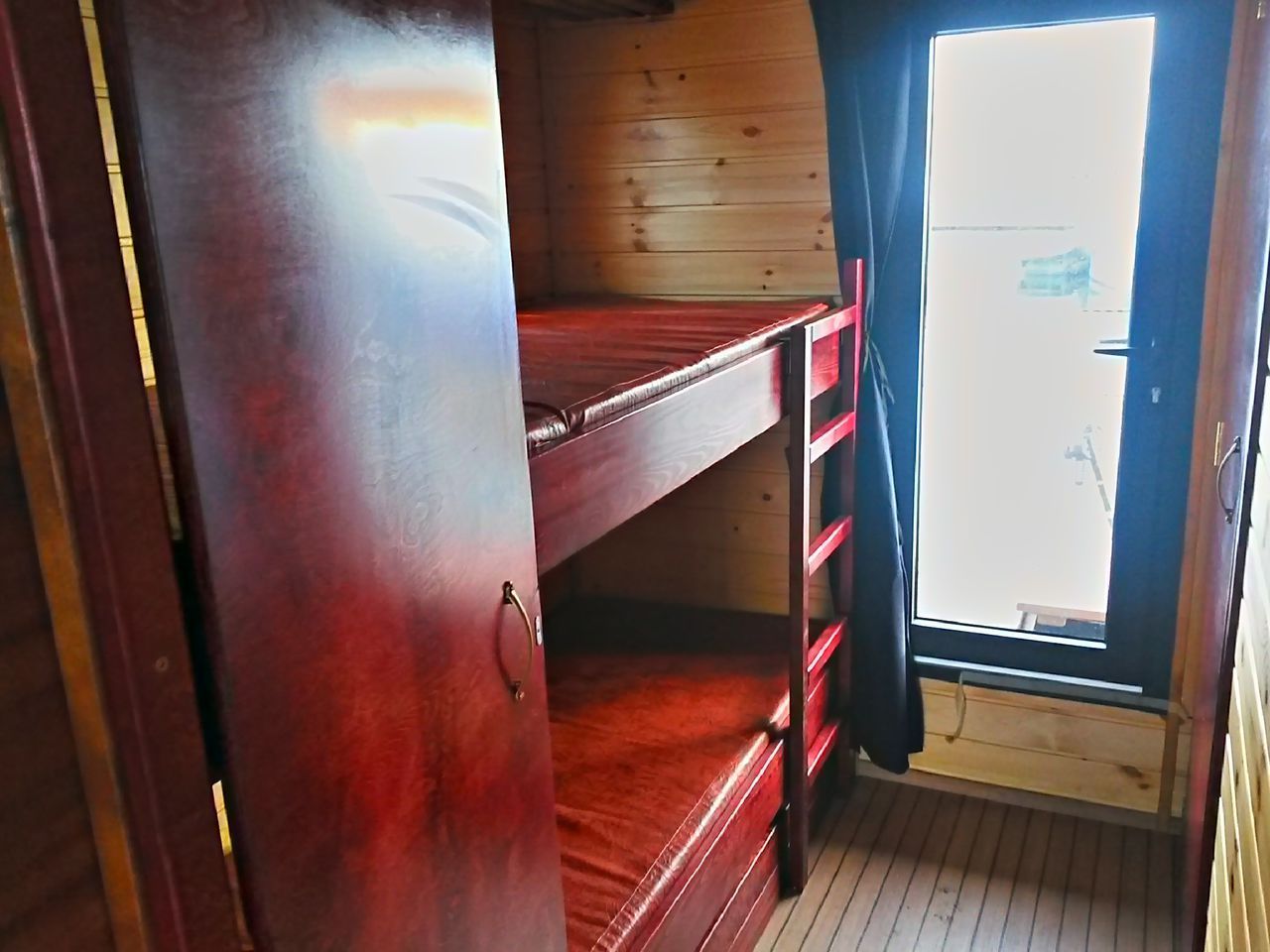 Hausboot Floß D7 | Hochbett