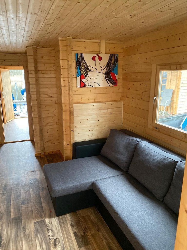 Bungalowfloß D10 Komfort | Wohnbereich