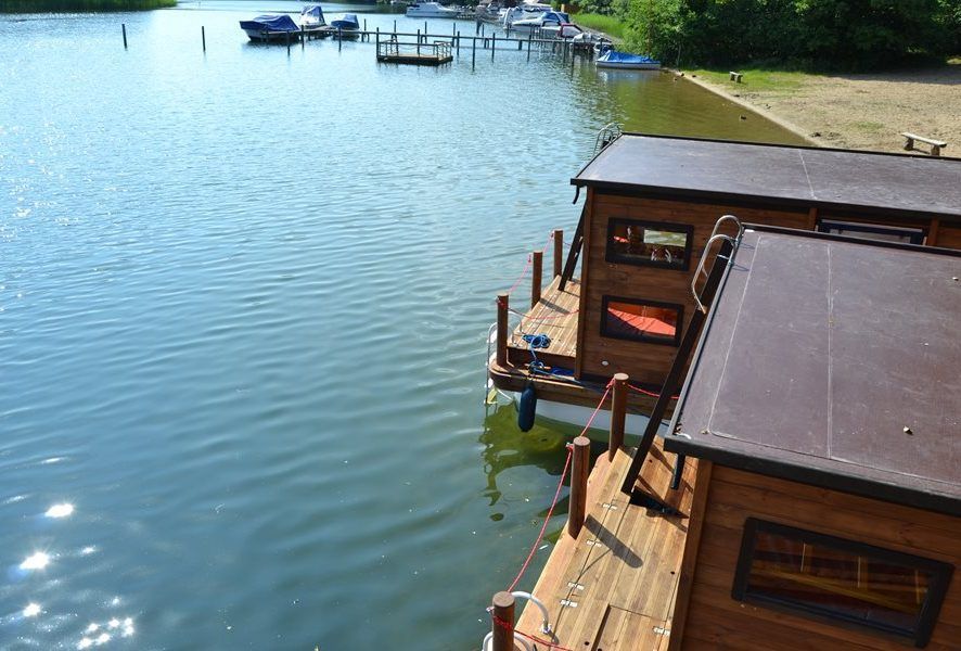 Hausboot Floß D7 | Im Sommer