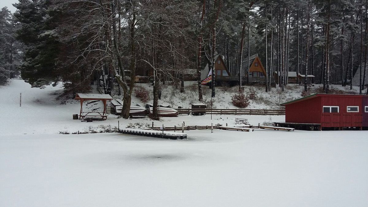 Hausboot Floß D7 | Im Winter