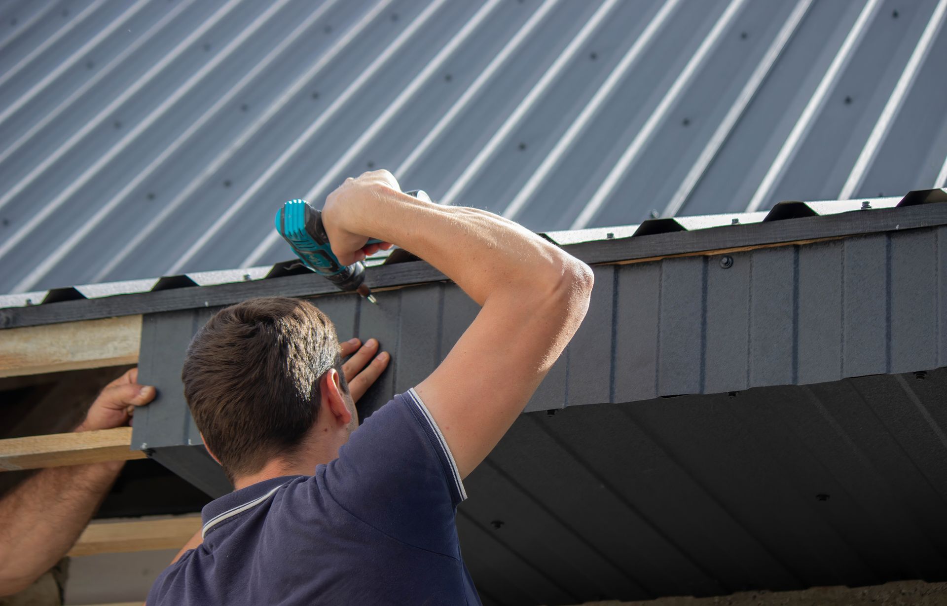 Installation de bac acier sur une toiture