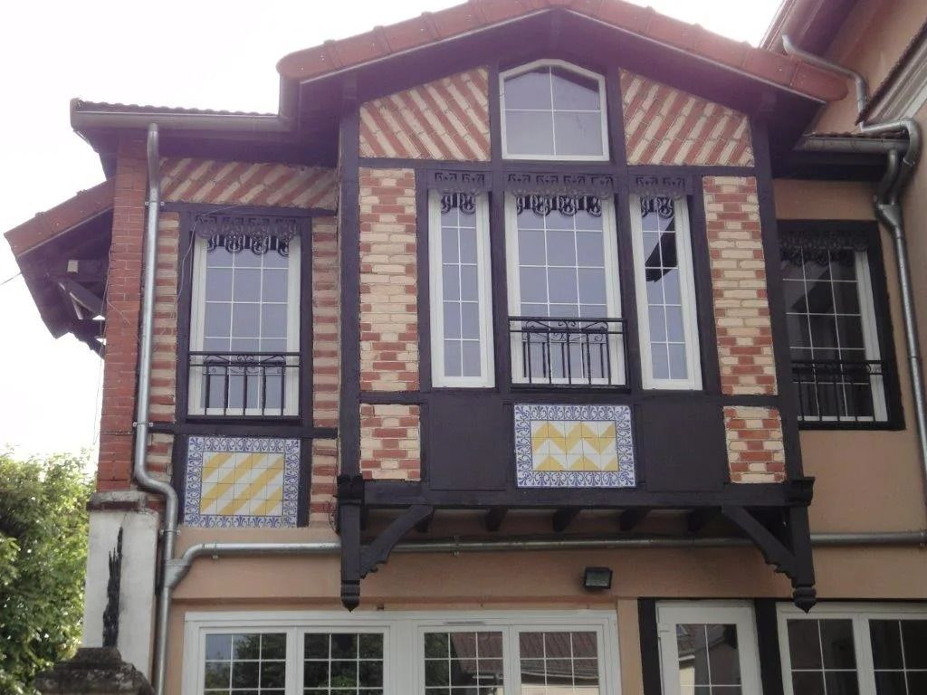Maison de caractère ravalée avec conservation des colombages d'origine