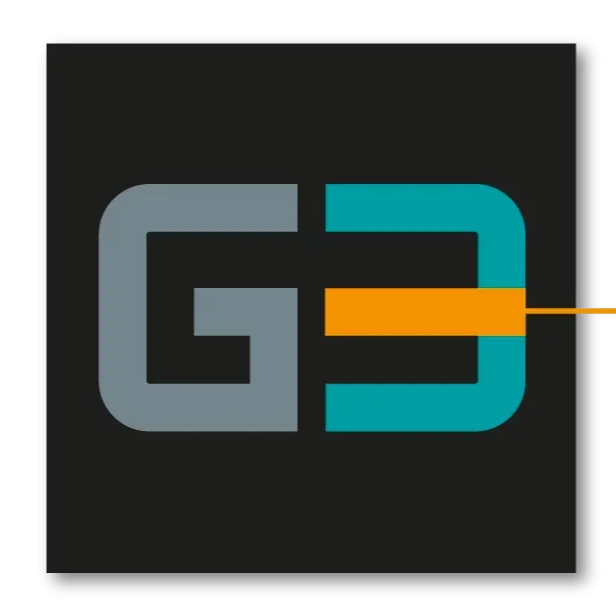 G gris et 3 turquoise avec un liseré orange, sur fond carré noir.