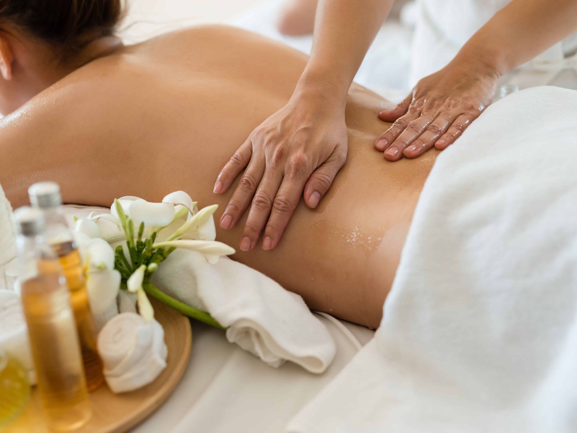 Massage Thai Wat Pho Lausanne - Massage thérapeutique, relaxant, à l'huile, aromathérapie, réflexologie