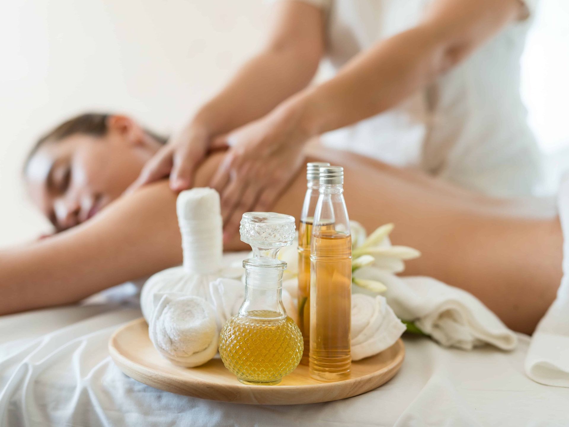 Massage Thai Wat Pho Lausanne - Massage thérapeutique, relaxant, à l'huile, aromathérapie, réflexologie