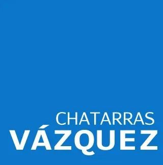 Texto blanco “CHATARRAS VÁZQUEZ” sobre fondo azul.