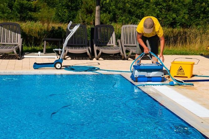 Schwimmbad, das von der Wettler Haustechnik GmbH gewartet wird