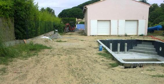 Préparation pour la plage de piscine