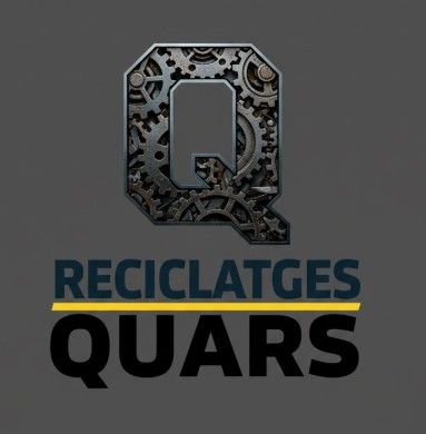 Logotipo para Reciclatges Quars: "Q" estilizada con engranajes, debajo el texto "RECICLATGES QUARS" con una l&iacute;nea amarilla.
