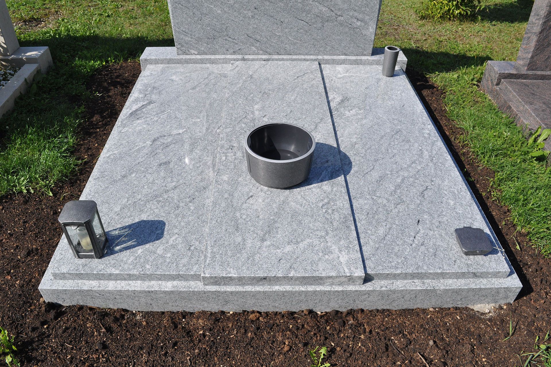 Grabsteine auf dem Friedhof