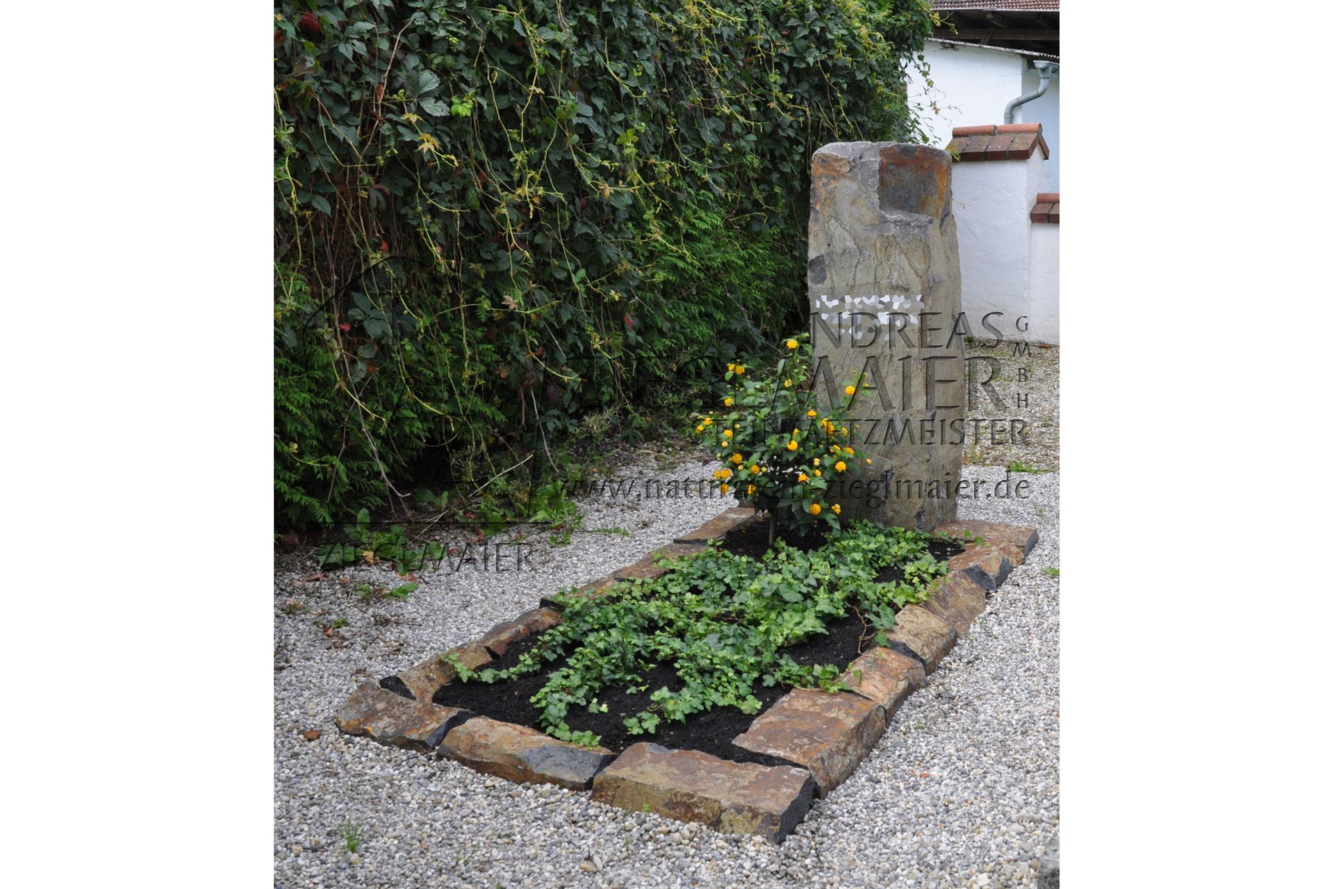 Naturbelassene Grabsteine