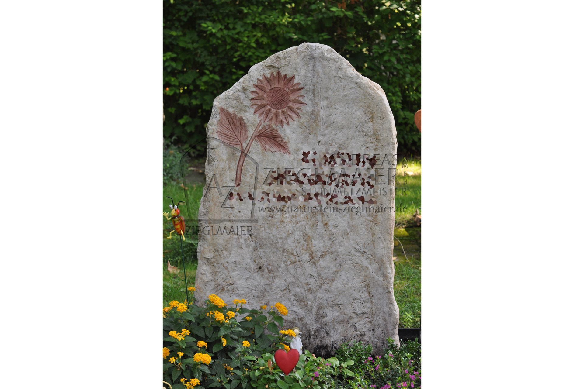 Naturbelassene Grabsteine