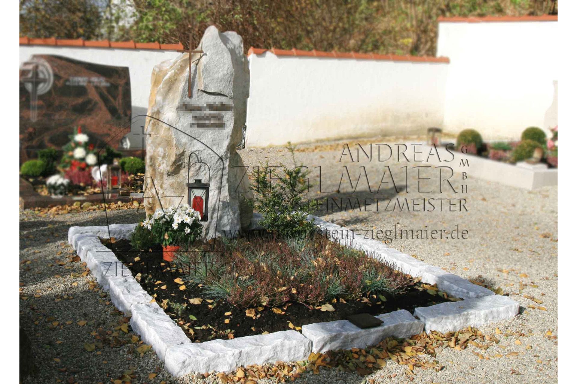 Naturbelassene Grabsteine