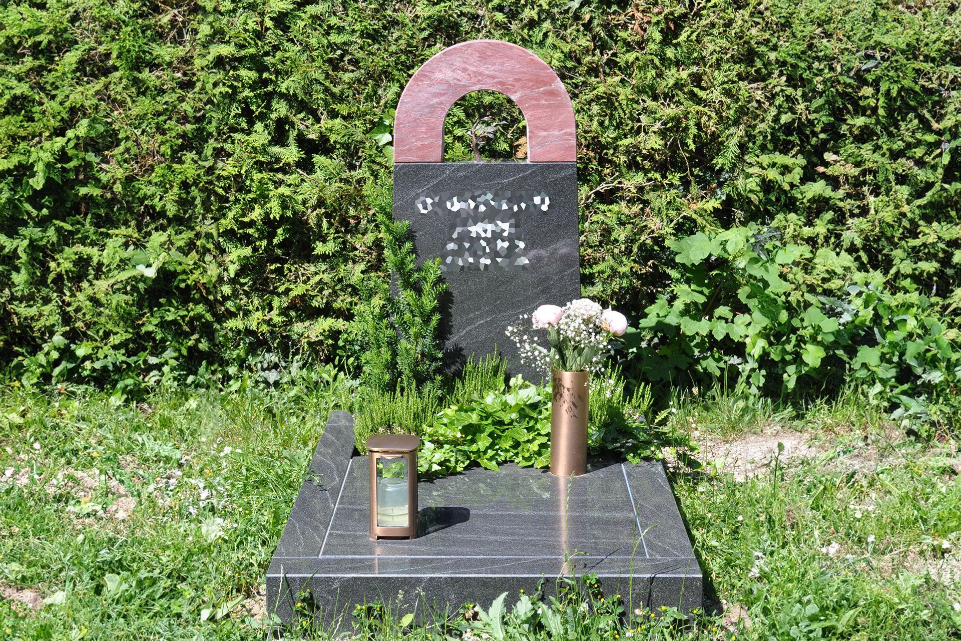 Urne auf einer Beerdigung