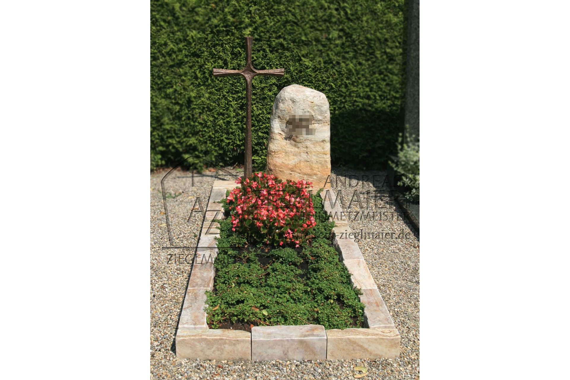 Naturbelassene Grabsteine