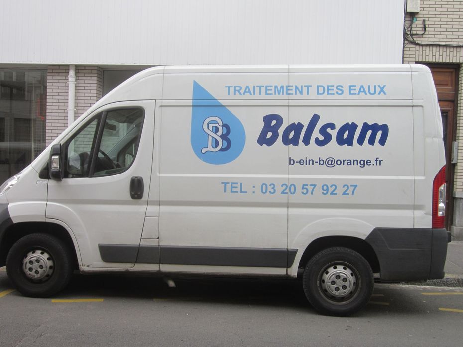 Camionnette blanche de l'entreprise