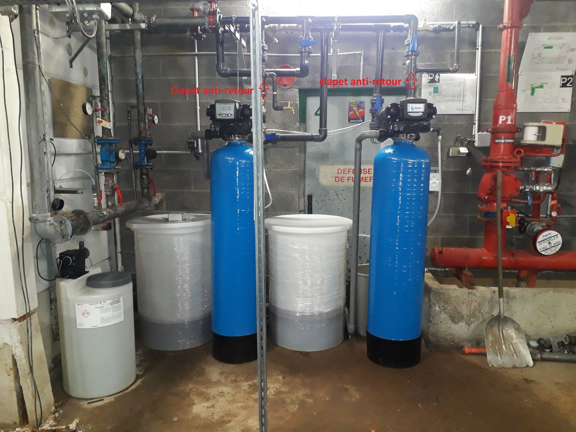 Déminéralisateur d'eau et canalisations