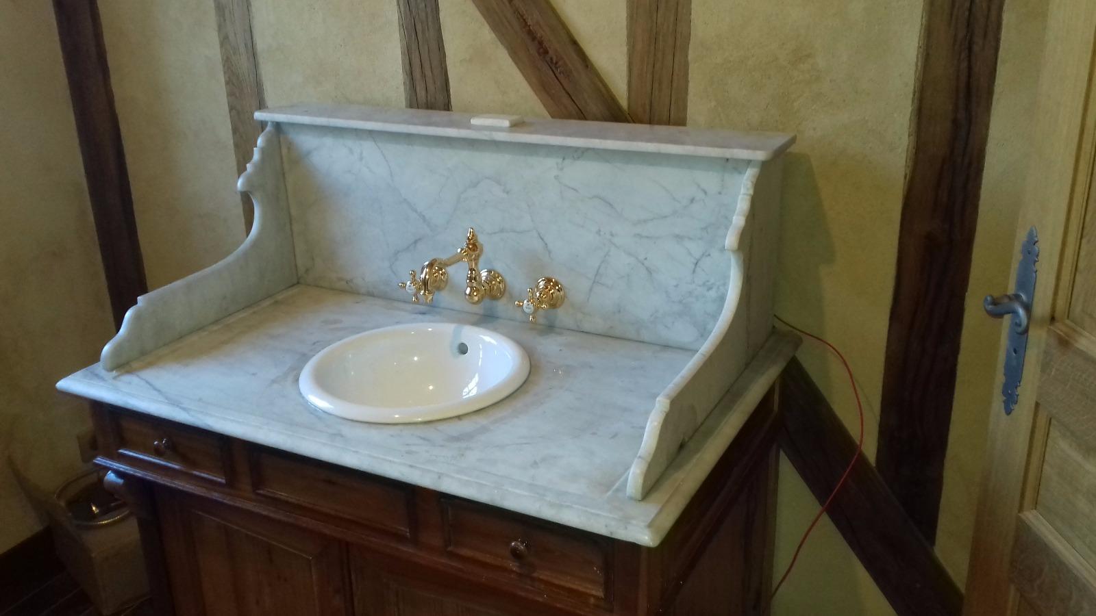 Vasque à encastrer et Robinet Retro sur meuble ancien fourni