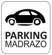 Señal de estacionamiento con símbolo de automóvil y el texto "PARKING MADRAZO".