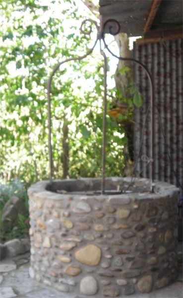 Petite jardinière en pierre