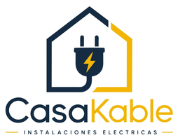 Logotipo de CasaKable: contorno de una casa con enchufe y rayo, azul marino y amarillo, texto &ldquo;Instalaciones El&eacute;ctricas&rdquo;