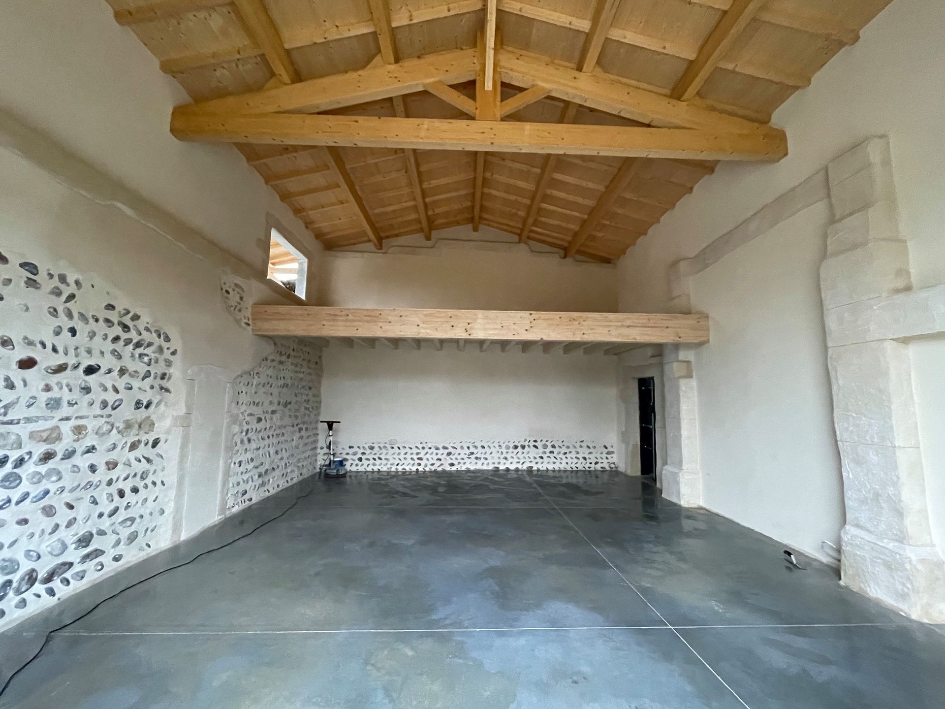 La rénovation intérieure terminée d'un bâtiment ancien