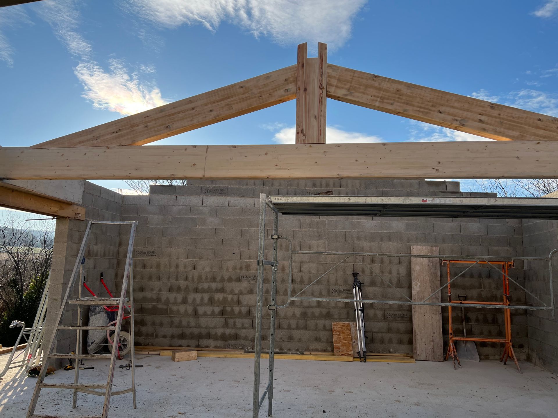 Construction d'une maison avec la charpente