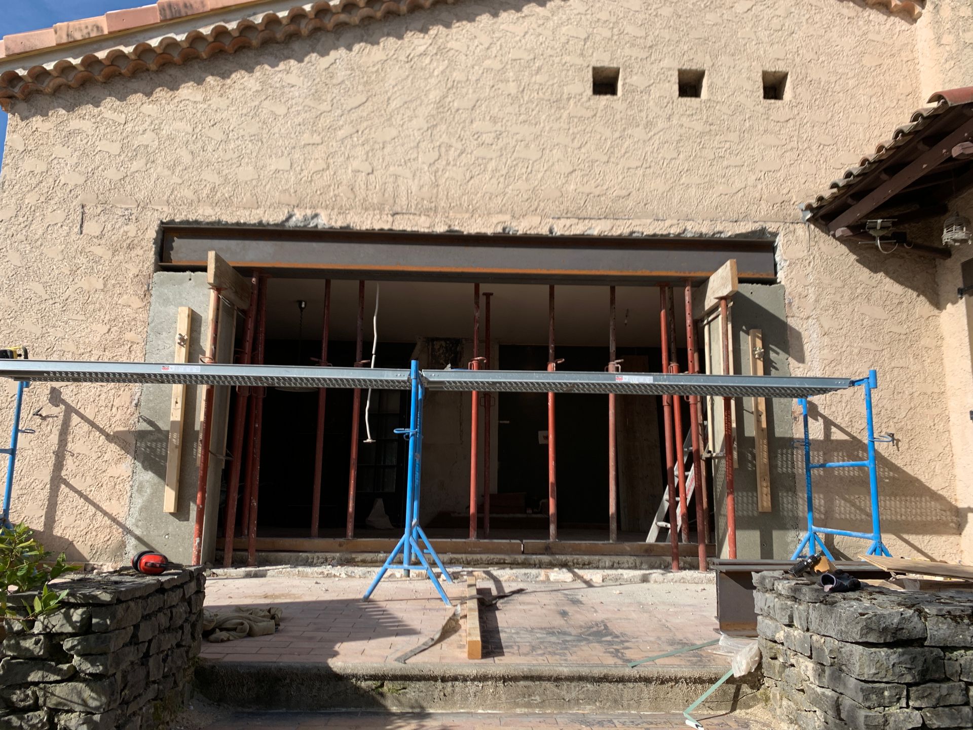 Ouverture dans un mur porteur donnant sur l'extérieur