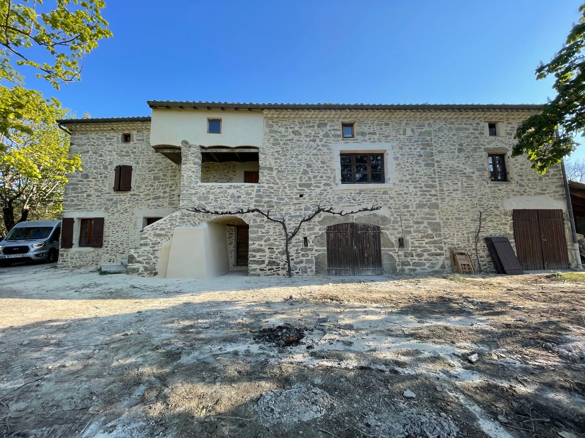 Façade d'une maison en pierre