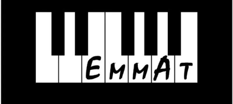 Teclas de piano con la palabra