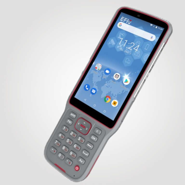 Un teléfono inteligente resistente, portátil, de color gris y rojo, con teclado y pantalla táctil que muestra una pantalla de inicio con íconos y un reloj.