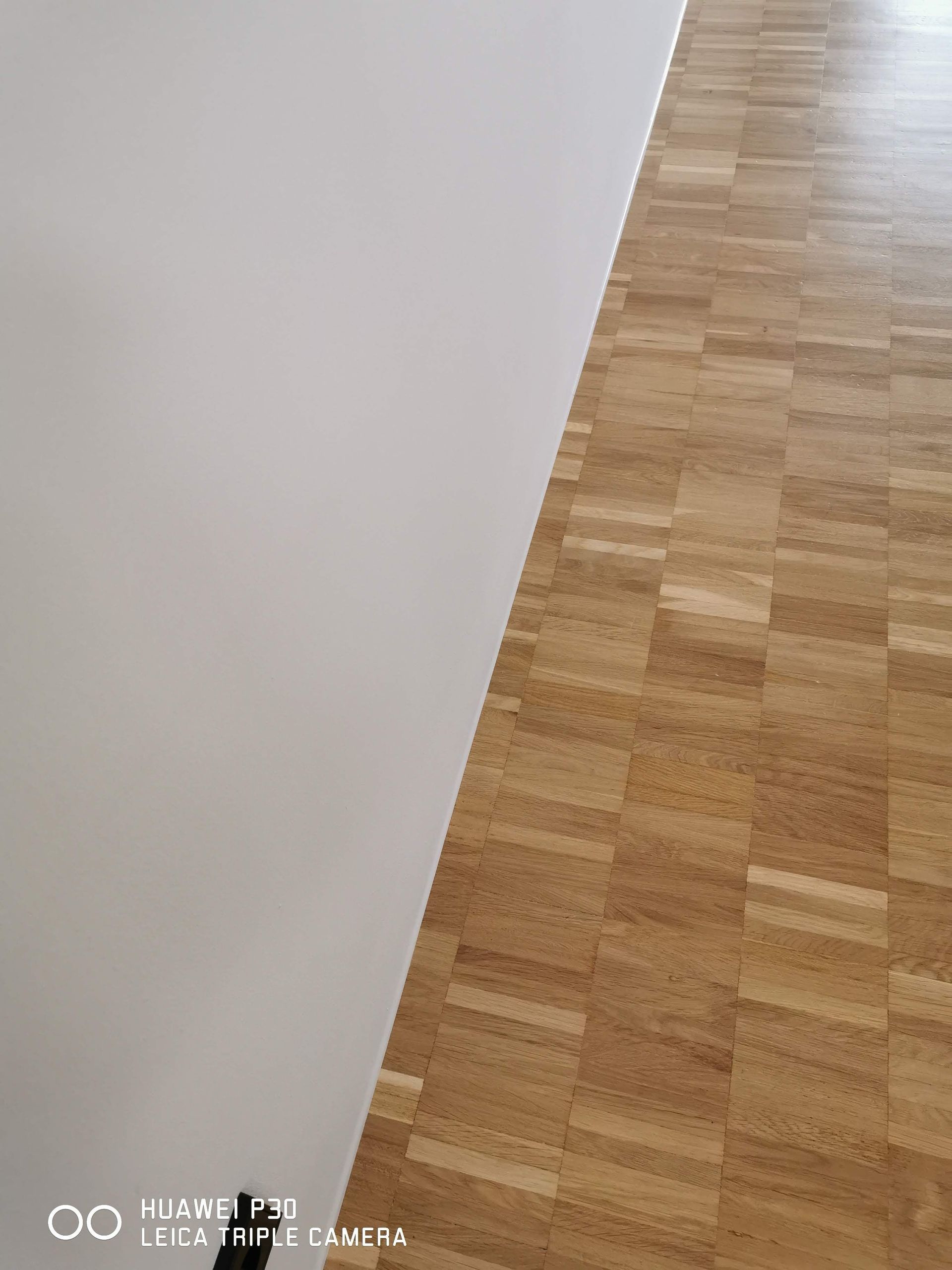 Sauber verlegter Laminatboden von der Benhard Fugentechnik