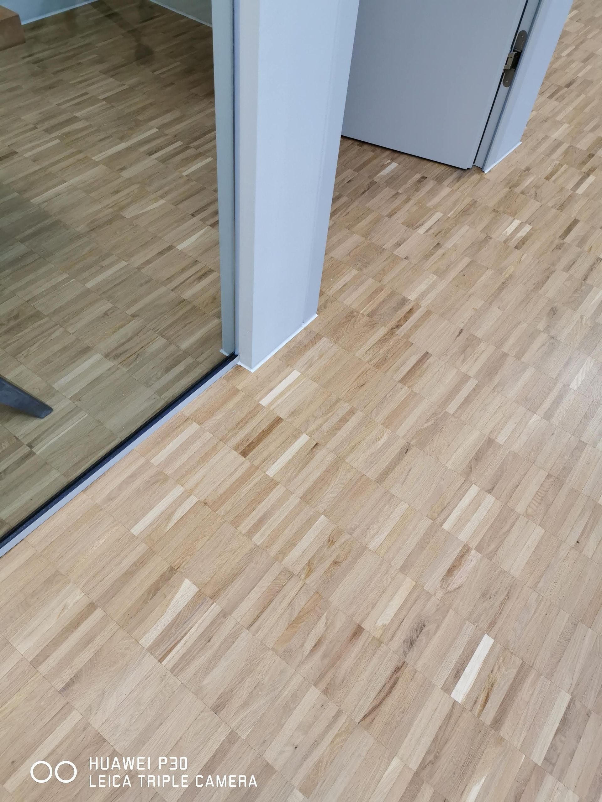 Laminatboden sauber verlegt