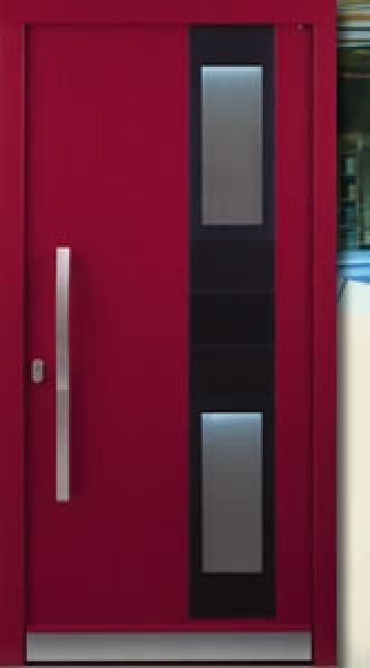 Eine rote Tür mit schwarzen Fenstern und einem Edelstahlgriff.
