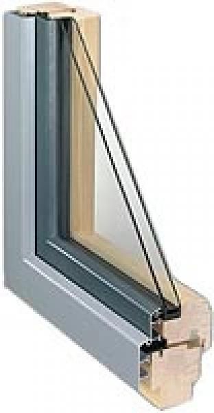 Eine Nahaufnahme eines Fensters mit zwei Glasschichten.