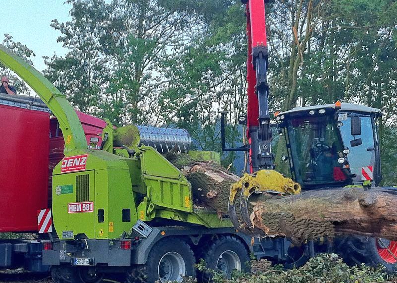 Holzhackarbeiten | René Duwenhorst | Garten-, Landschafts- & Tiefbau | Solingen