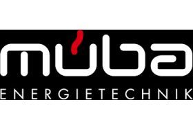 Logo von „müba ENERGIETECHNIK“ in weisser serifenloser Schrift auf schwarzem Rechteck. Ein rotes Flammensymbol über dem „u“.
